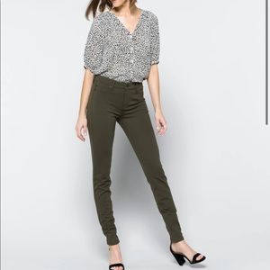 Liverpool | Olive Jeggings | Size 6/28